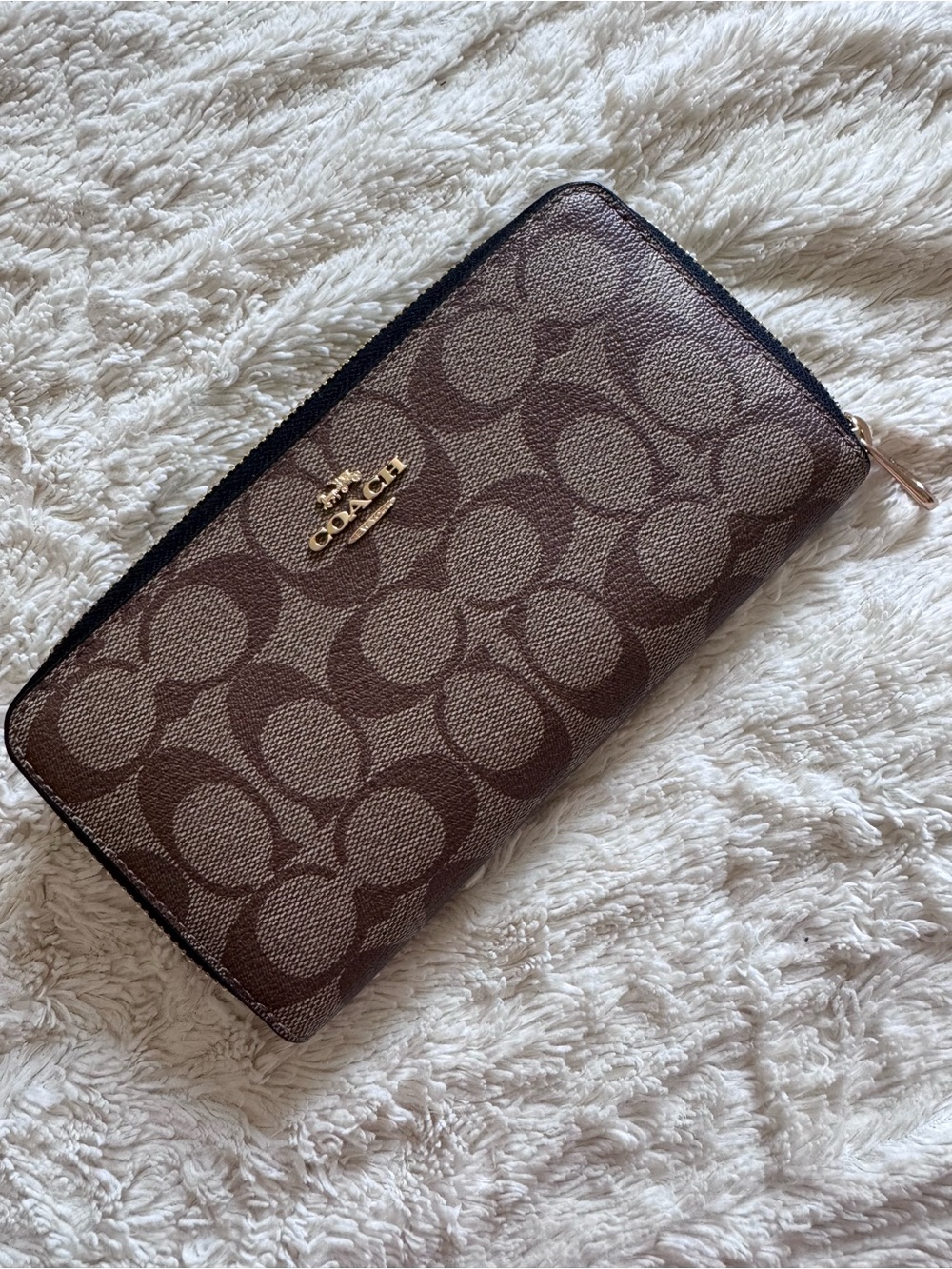 Coach Signature Long Zip Around Wallet NWT - Picture 2 of 11